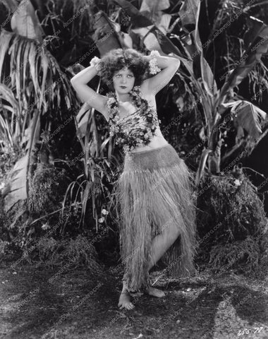 Clara Bow in a grass skirt 8b20-8322