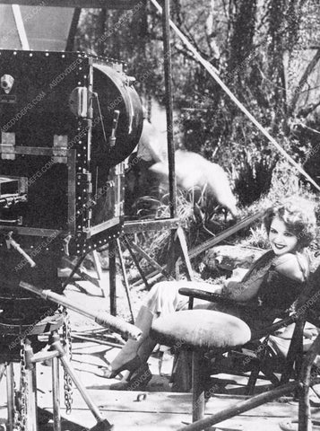 Clara Bow behind the scenes with old movie camera 8b20-8324