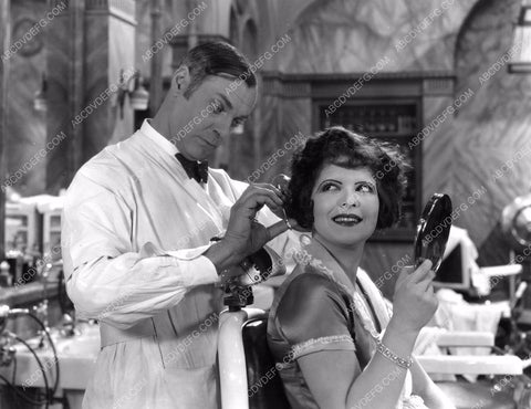 Clara Bow at the hairdresser 8b20-8339