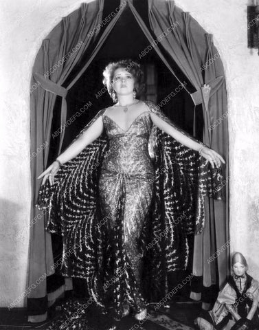 Clara Bow in elaborate tight fitting dress 8b20-8357
