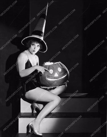 Clara Bow Halloween sexy legs pinup with jack-o-lantern 8b20-8362