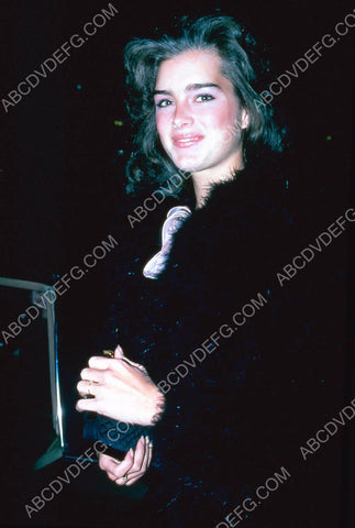 Brooke Shields in black fur 8b20-8433