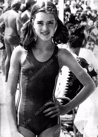 Brooke Shields in her new swimsuit 8b20-8453