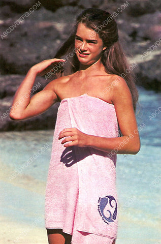 Brooke Shields on the beach wrapped in a towel 8b20-8462