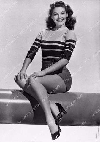Ava Gardner sexy in short shorts and heels 8b20-8519