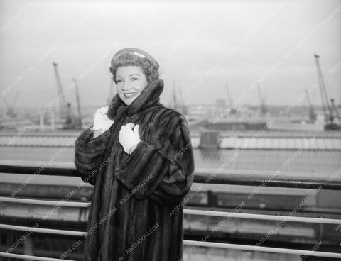 Claudette Colbert in fur coat by the ship rail 8b20-8846