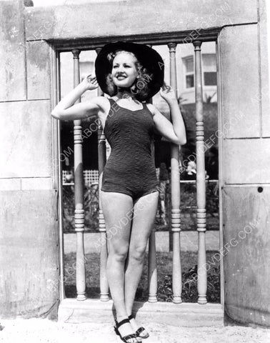 beautiful Betty Grable in her swimsuit 8b20-8892