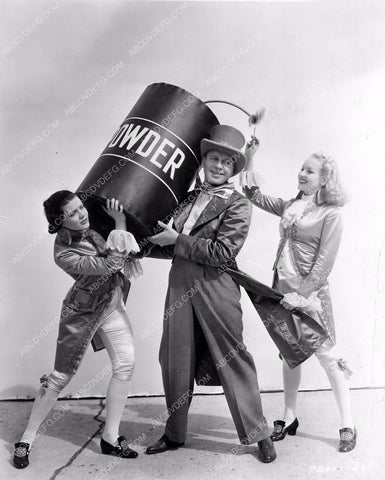 Jack Benny Betty Grable conspire to light off big powder keg 8b20-8916
