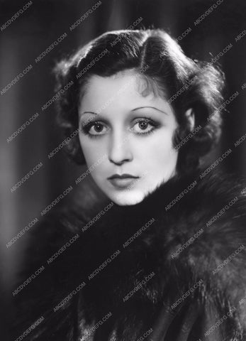 brunette Frances Drake portrait 8b20-8920