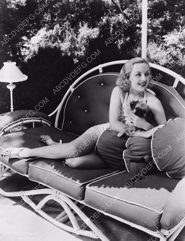 gorgeous Carole Lombard w her dog enjoying the backyard 8b20-9149