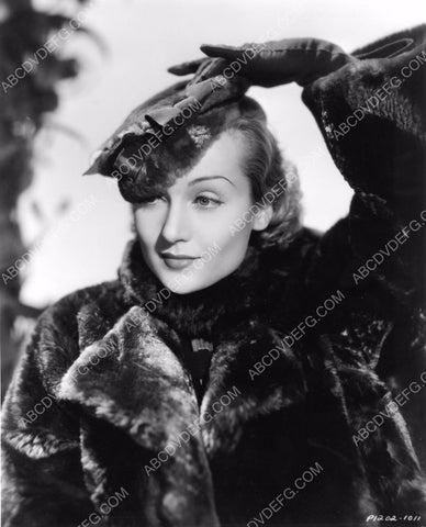 Carole Lombard and her winter fashion 8b20-9210