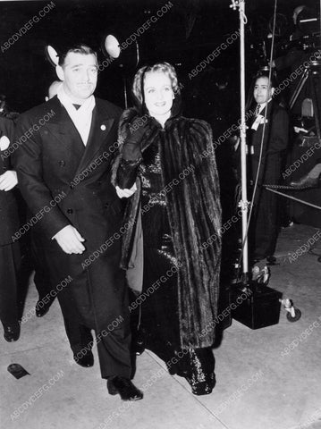Clark Gable Carole Lombard arrive at the Academy Awards 8b20-9259