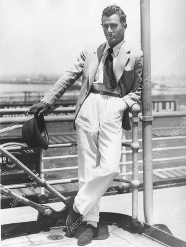handsome Gilbert Roland sporting the cool clothes 8b20-9479
