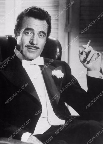 Gilbert Roland in his tuxedo 8b20-9503