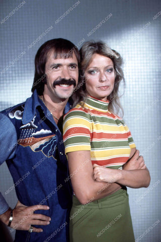 Sonny Bono teams up with Farrah Fawcett 8b20-9545