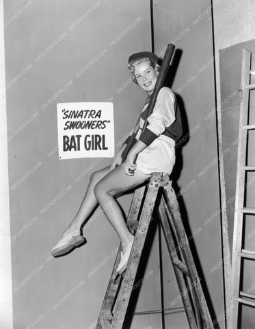 Gloria DeHaven slugger for baseball Sinatra's Swooners 8b20-9718
