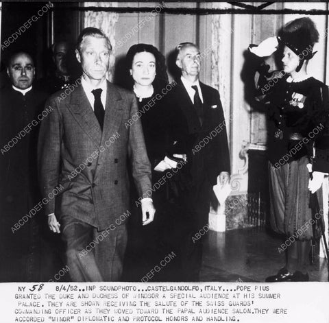 news photo British Royalty Duke and Duchess of Windsor visit Pope in Italy '52 dukew-01