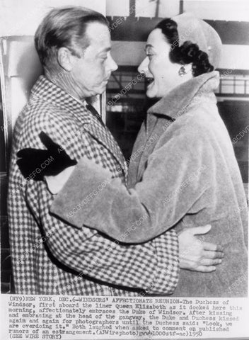 news photo Duke and Duchess of Windsor aboard Queen Elizabeth 1950 dukew-03