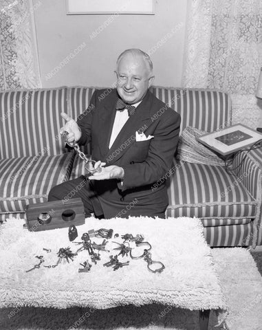 news photo custodian of Harry Houdini's magic escape props harhou-05
