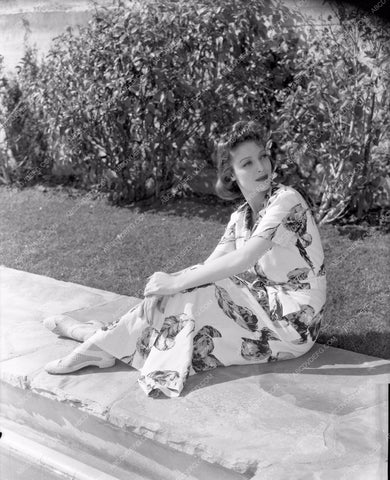 Loretta Young lounging by pool lyoung-06