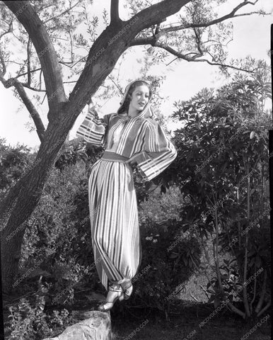 Loretta Young posing by tree lyoung-13
