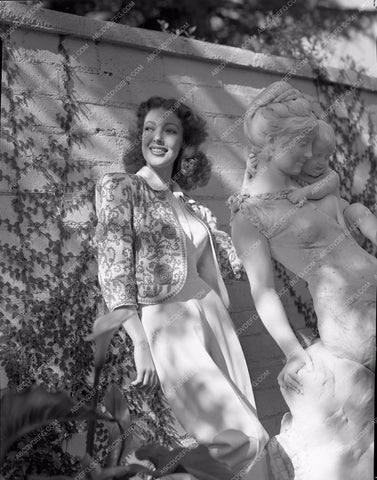 Loretta Young posing by statue lyoung-15