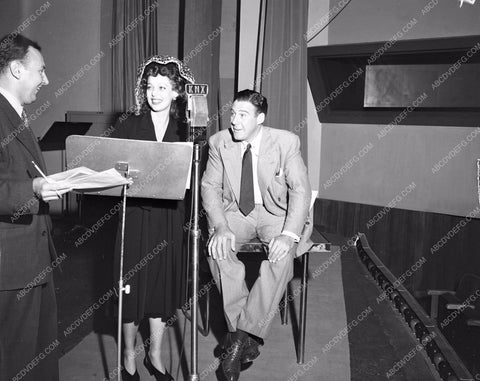 Loretta Young in studio KNX microphone lyoung-35