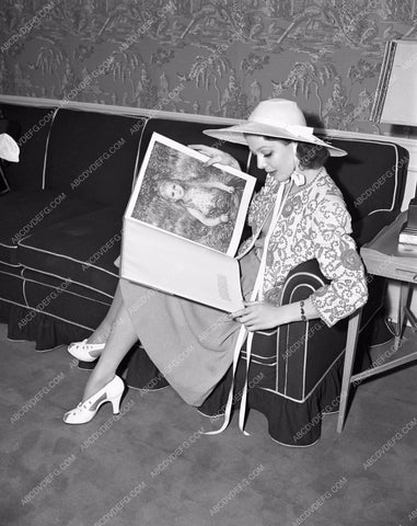 Loretta Young browsing artbook lyoung-50