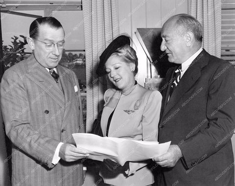 Mary Pickford and movie executives at Pickfair mpick-18