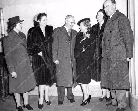 Mary Pickford and friends hosting event mpick-37