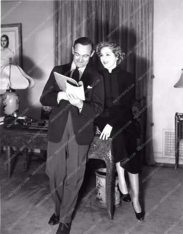 Mary Pickford discussing business at Pickfair mpick-41