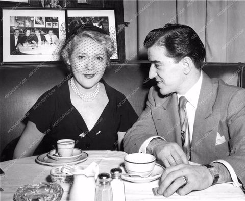 Mary Pickford dining out with I don't know who mpick-52