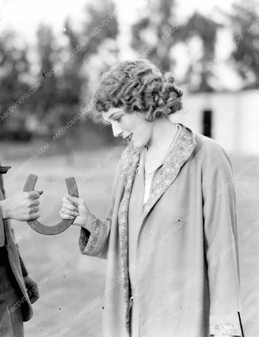 Mary Pickford and horseshoe mpick-56