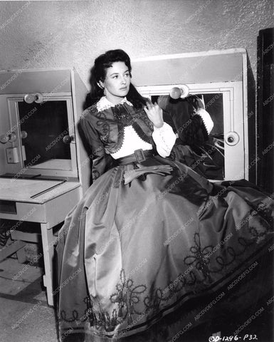 May Wynn in Columbia dressing room western film The Violent Men mwynn-06