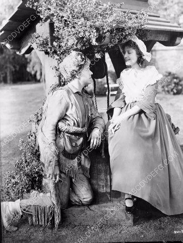 Jeanette MacDonald Nelson Eddy musical film Naughty Marietta naug810-14