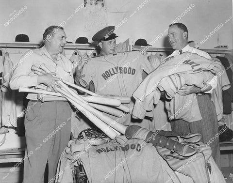 crp-074 1944 news photo Hollywood All Star baseball Doc Miekle Sgt David Tener Charlie Root ship equipment crp-074