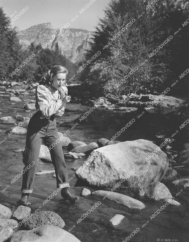 crp-00090 Barbara Britton goes trout fishing on location film Gunfighters crp-00090