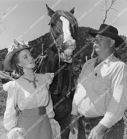 crp-00092 Barbara Britton horse and wrangler I think crp-00092