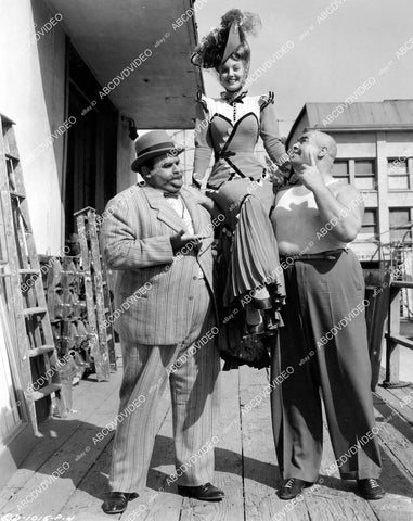 crp-10018 1943 candid Ann Savage, Dan Seymour, Tor Johnson on set film Klondike Kate crp-10018