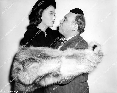 crp-10321 1940's Jeff Donnell visits Joe Besser at Columbia Studios crp-10321