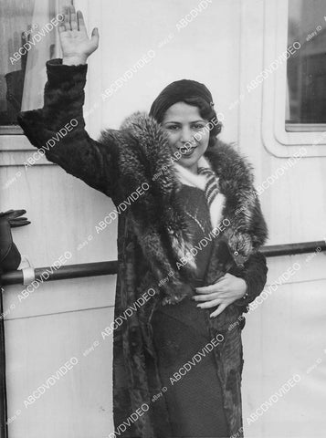 crp-01038 1932 Leyla Georgie authors new book The Establishment of Madame Antonia crp-01038