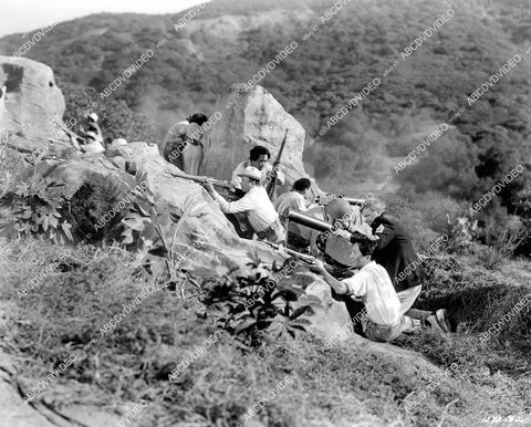 crp-10394 1943 Wallace Beery, Keye Luke set up machine gun nest film Salute to the Marines crp-10394
