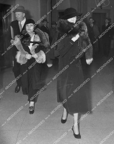 crp-01044 1934 Gloria Vanderbilt seeks custody of daughter in court Mrs Laura K Morgan, Harty Payne Whitney crp-01044