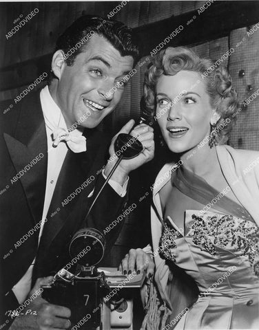 crp-00104 dbl wt photo Rory Calhoun Barbara Britton get telephone call on set Ain't Misbehavin' crp-00104