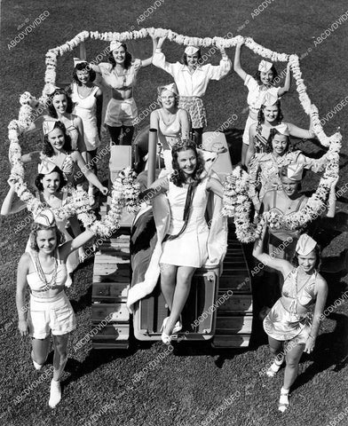 crp-10880 1941 news photo Nancy Nesbit Fair Queen w bunch of babes on tractor Marjorie Boyes, Gladys Holcomb, Sue Ficker, Janice Ziegler+++ crp-10880
