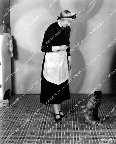 crp-11178 1931 Charlotte Greenwood feeding the dog film The Man in Possession crp-11178