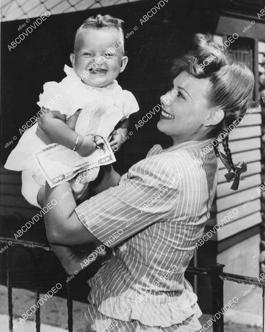 crp-01124 1940's singer Joan Edwards w her new baby and war bonds crp-01124