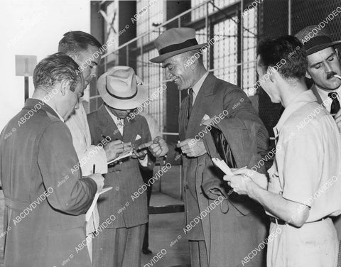 crp-11536 1939 news photo Capt Eddie Rickenbacker swarmed by reporters commenting on WWII crp-11536