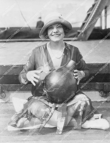 crp-11558 1926 news photo opera singer MME Claire Eugenia Smith returns from Hawaii w ancient dance drum crp-11558