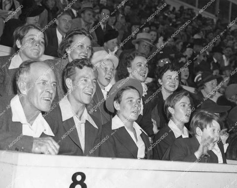 crp-11629 1936 news photo Hollywood Family Bobs & Delmar Watson w Gloria Garry Louise Vivian Coy Harry Billy Bobs Watson at Gilmore Stadium crp-11629